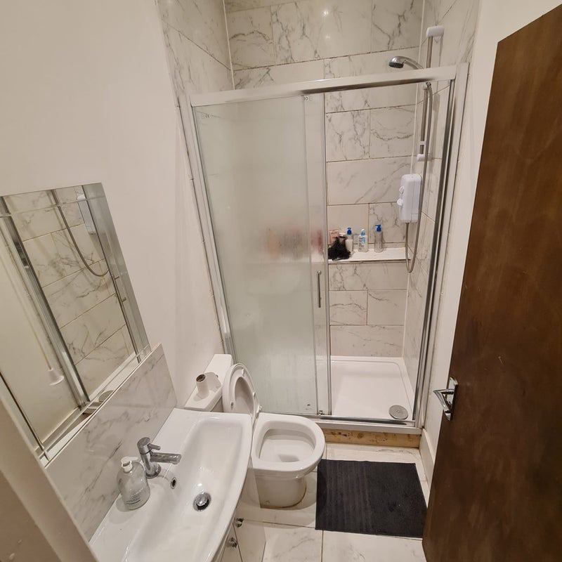 Room Farringdon Road in Greater London