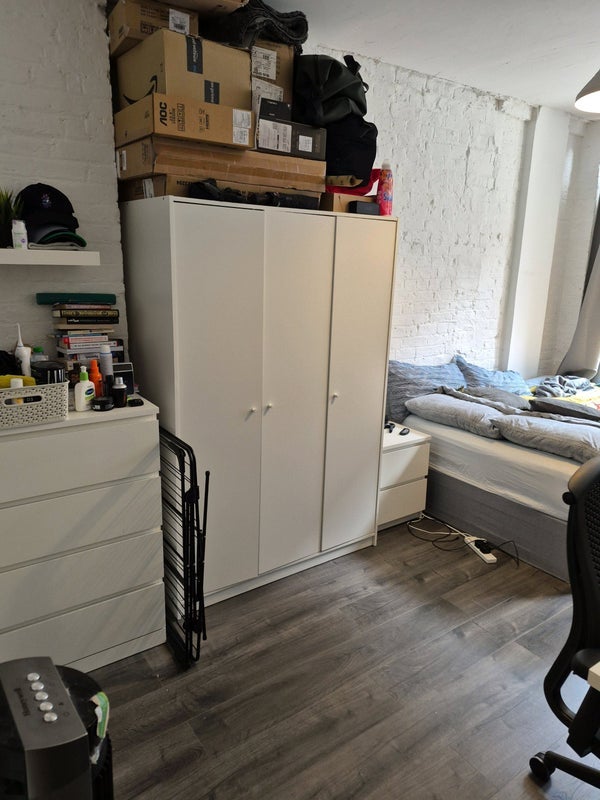 Room Farringdon Road in Greater London