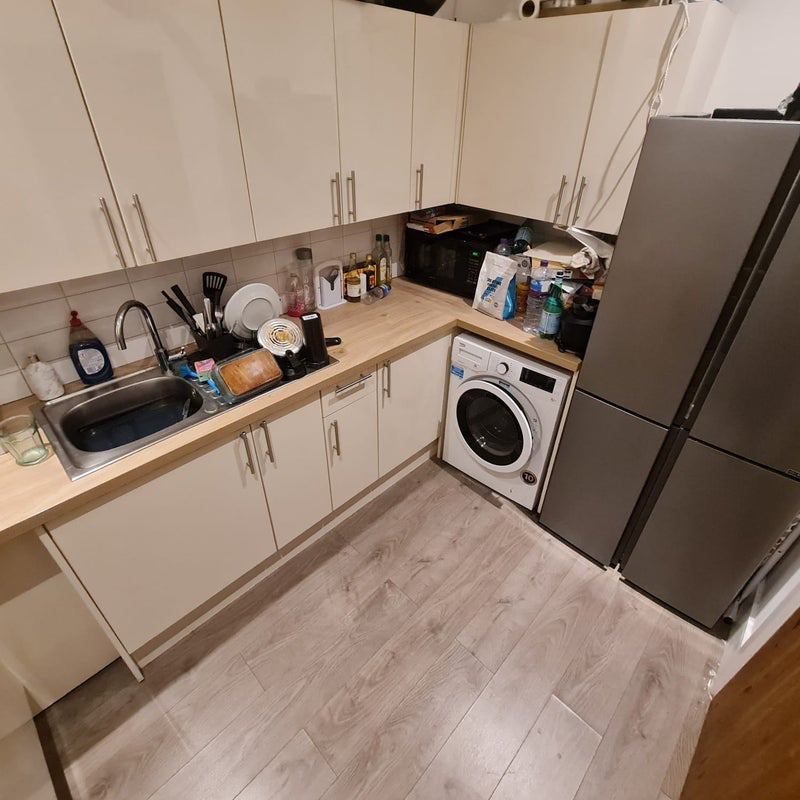 Room Farringdon Road in Greater London