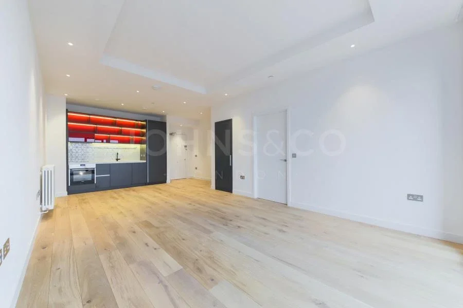 Flat Botanic Square in Greater London