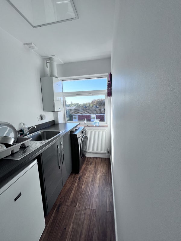 Room Metchley Drive in Birmingham