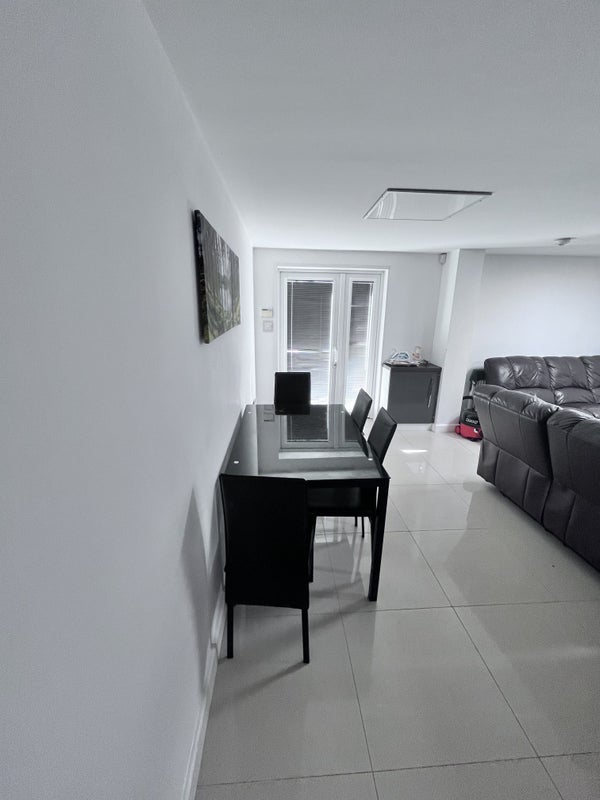 Room Metchley Drive in Birmingham