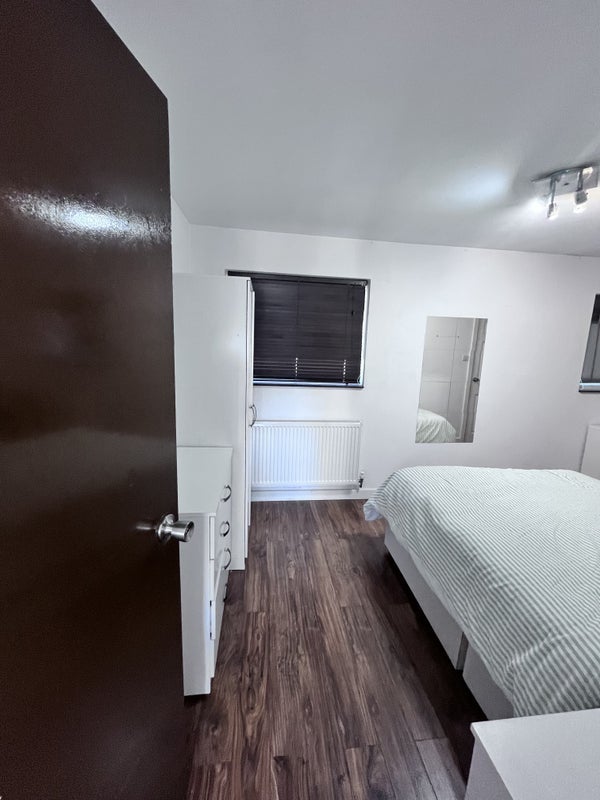 Room Metchley Drive in Birmingham