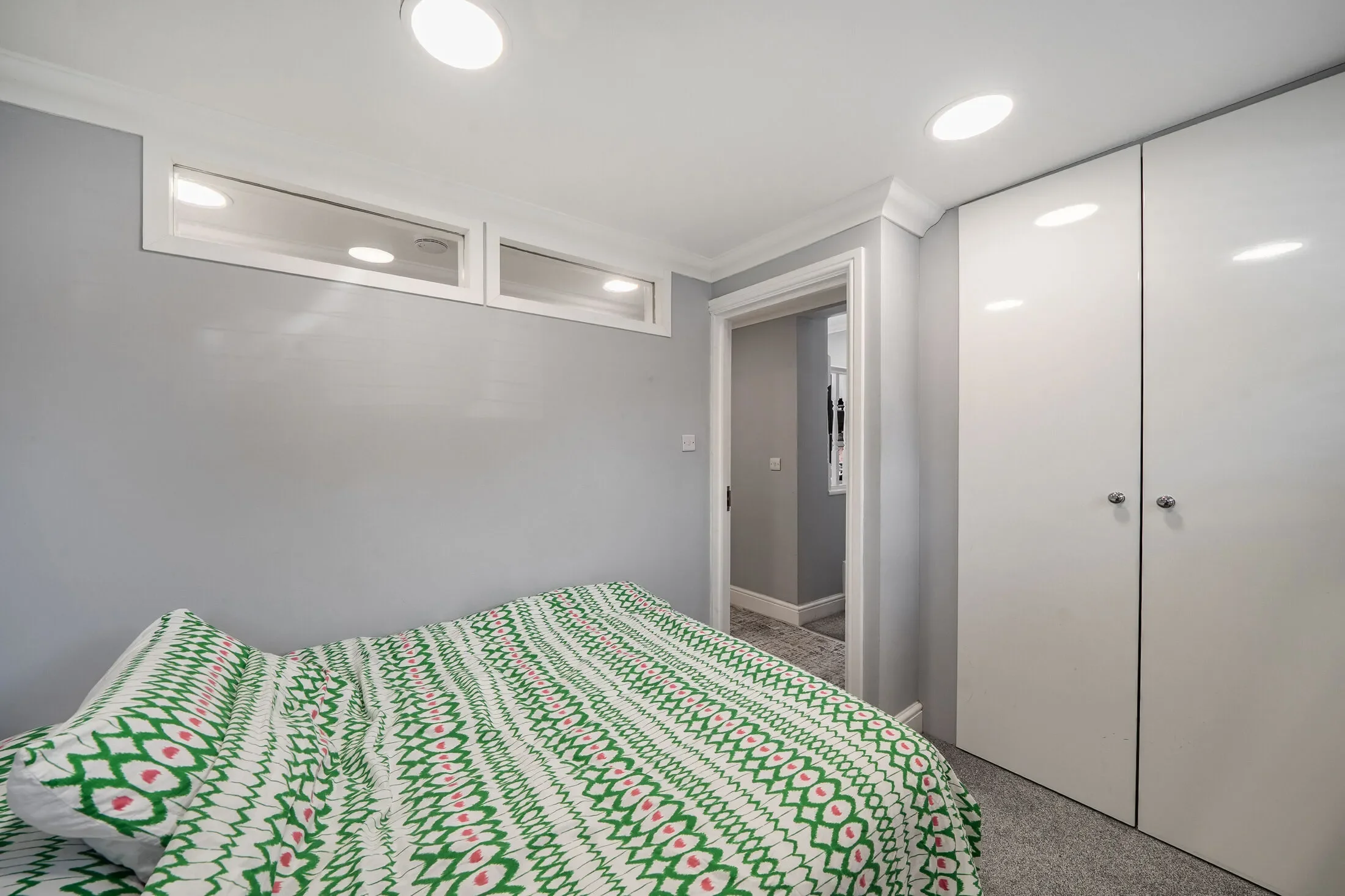 Flat Wallace Crescent in Greater London