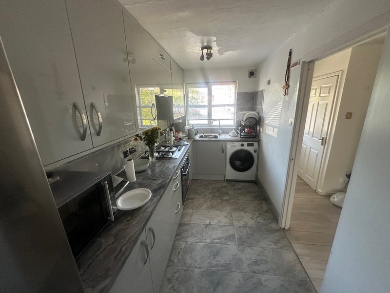 Room Narrowboat Close in Greater London