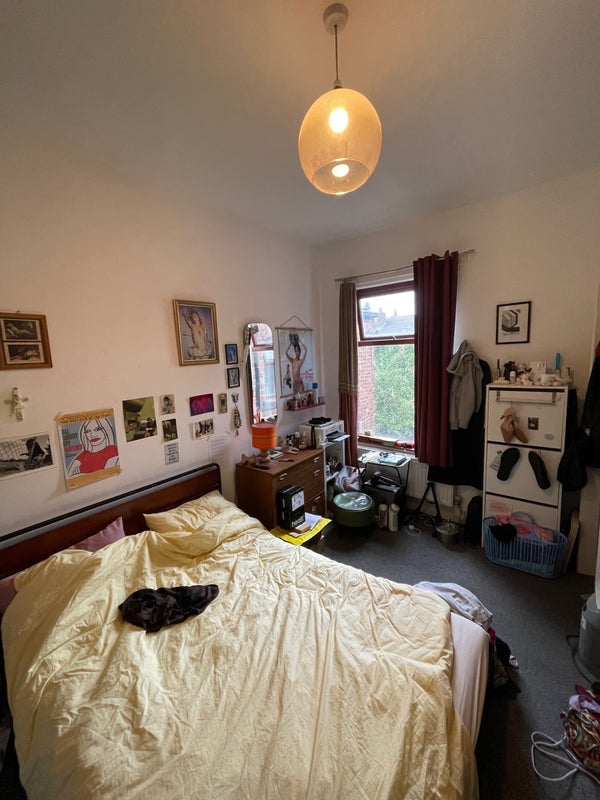 Room Bury Avenue in Manchester