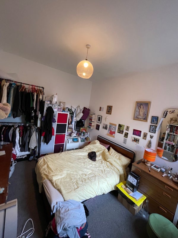Room Bury Avenue in Manchester