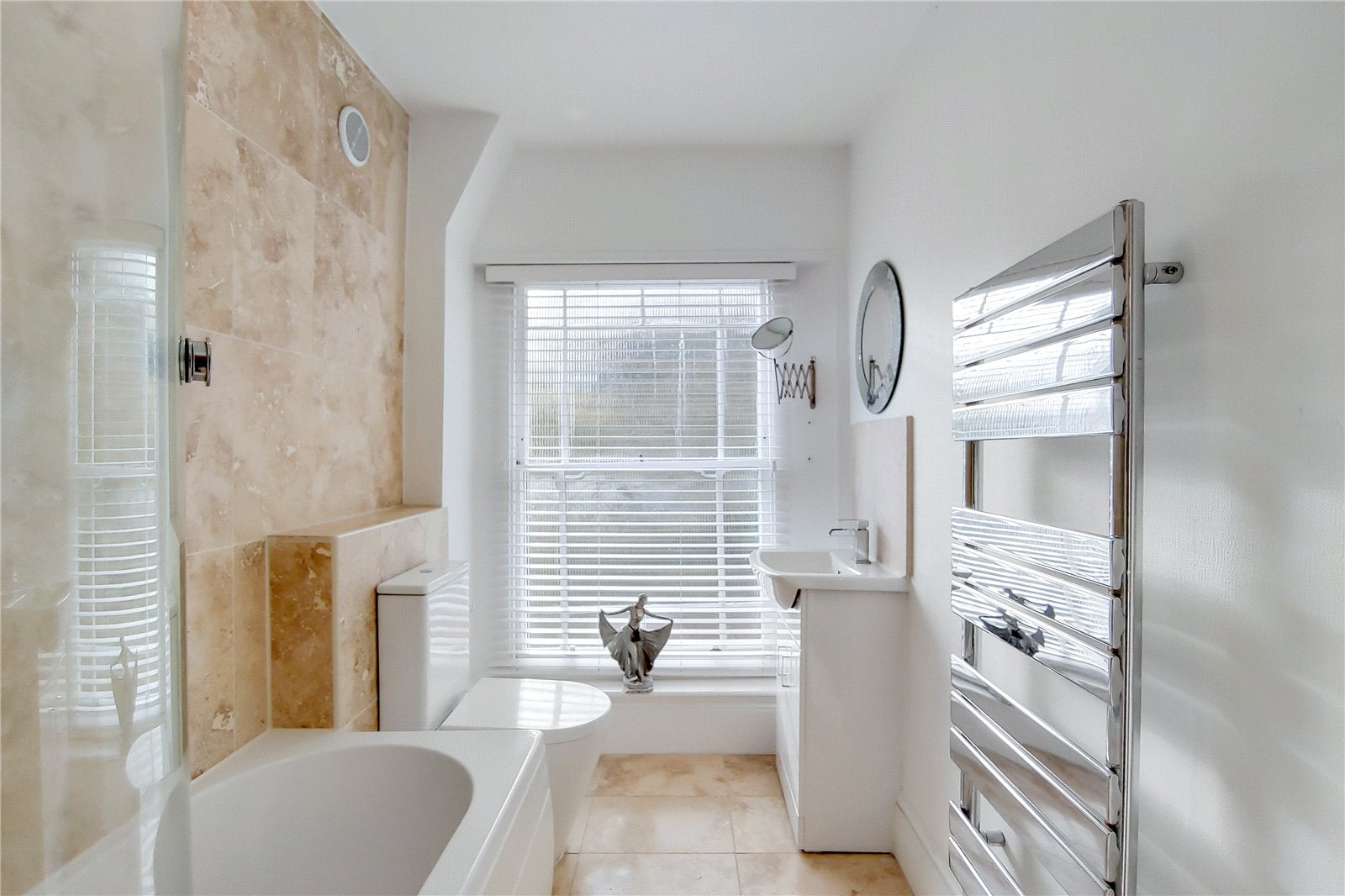Flat Highgate Hill in Greater London