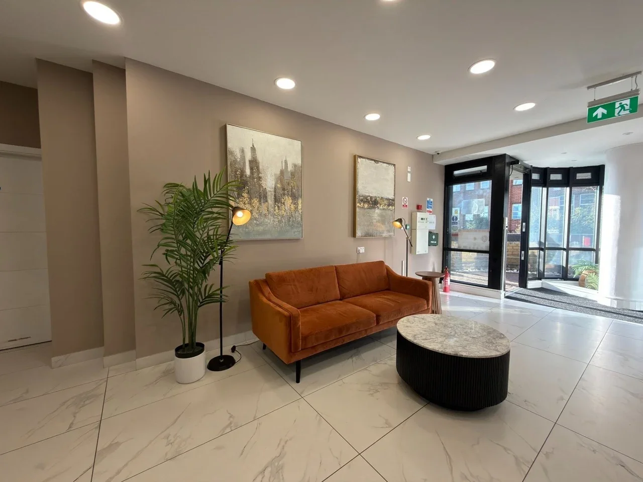 Flat Harlequin Avenue in Greater London