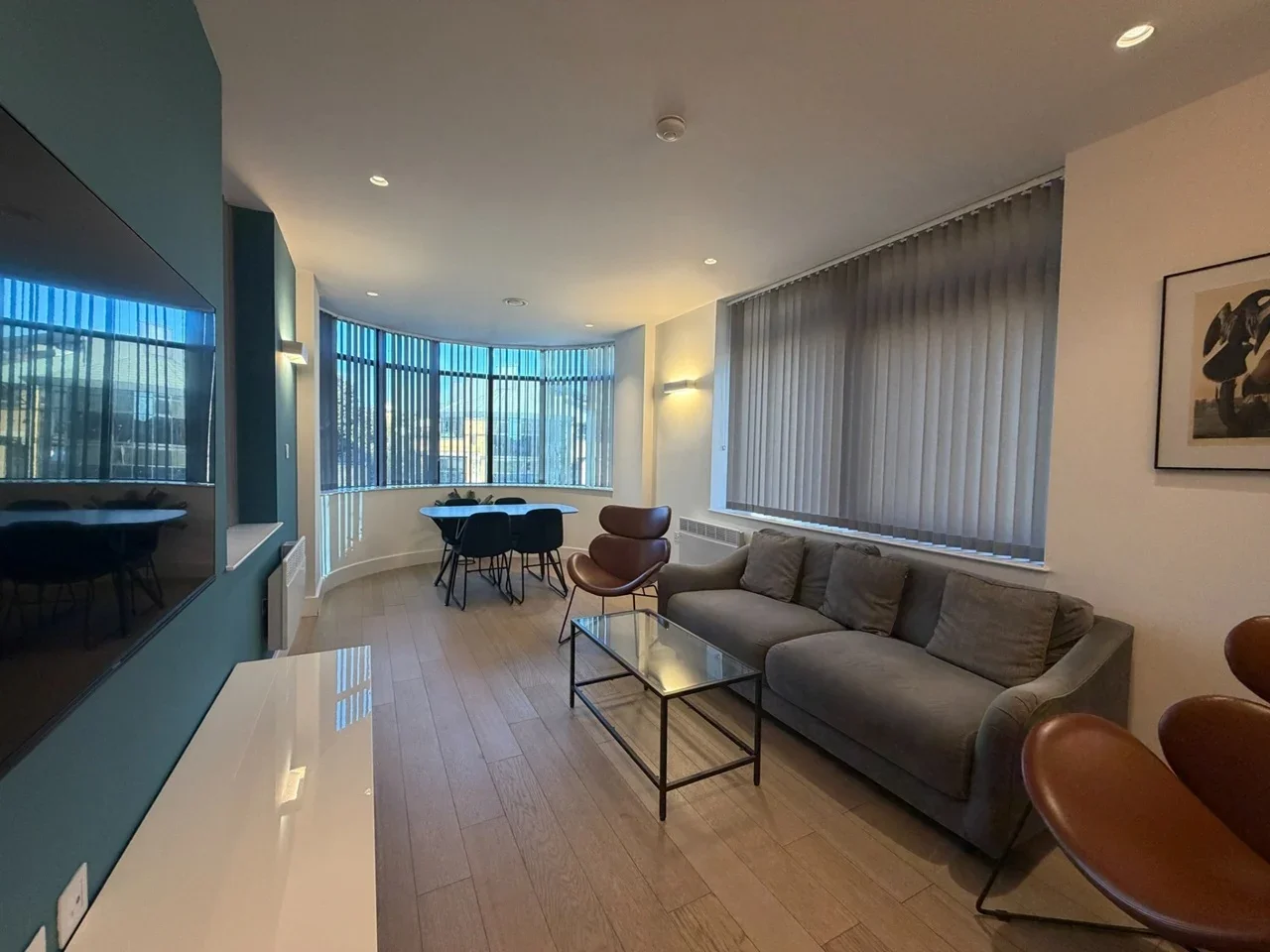 Flat Harlequin Avenue in Greater London