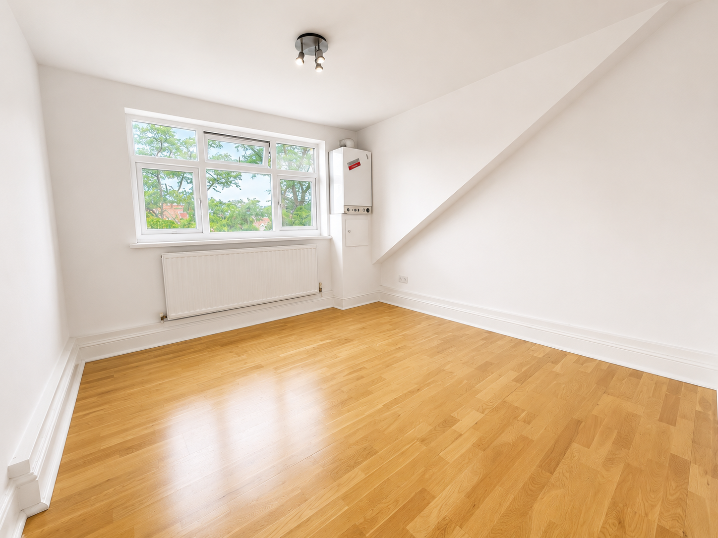 Flat Lyndhurst Drive in Greater London