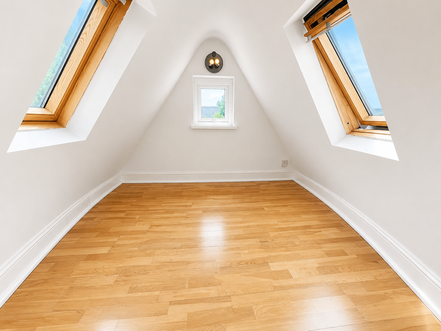 Flat Lyndhurst Drive in Greater London