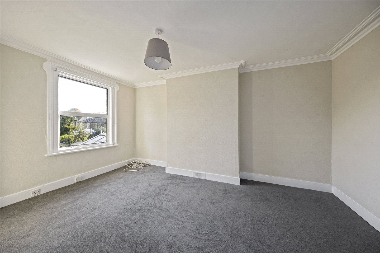 Flat Crown Road in Greater London