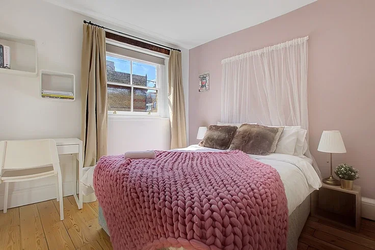 House Chapel Place in Greater London