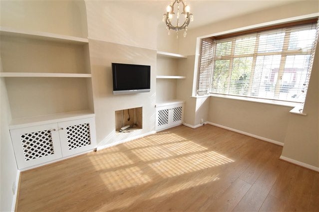 House Lingfield Avenue in Greater London
