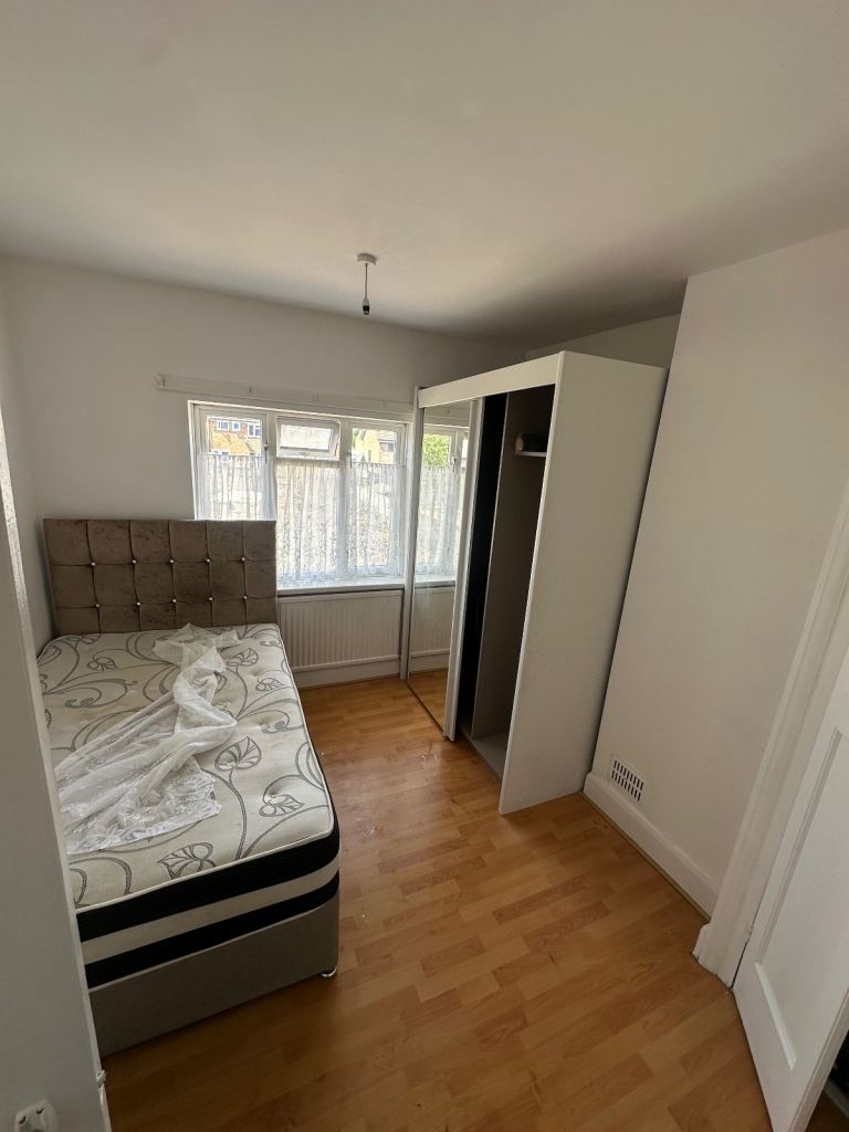 House Maidenhall Road in Luton