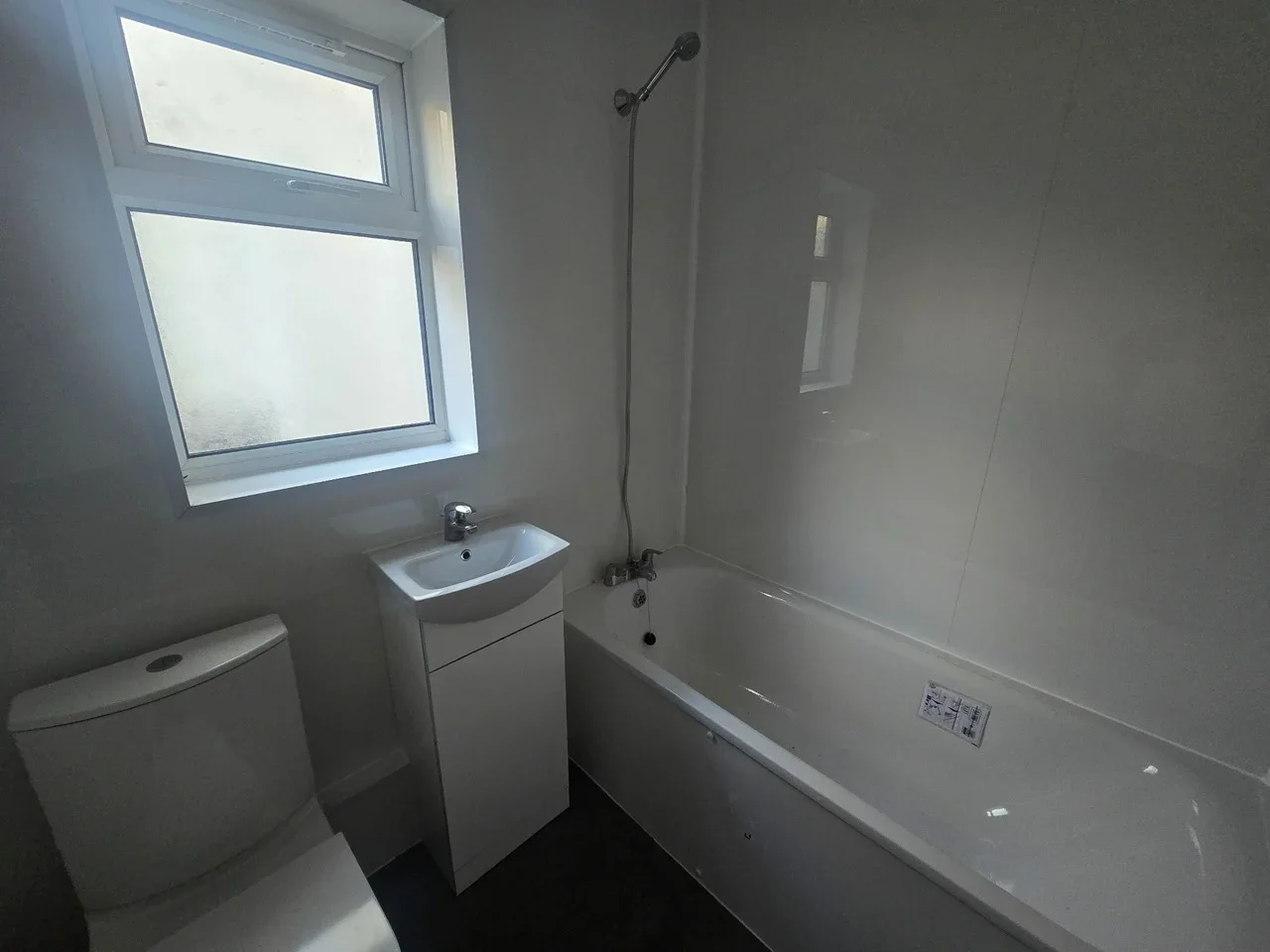 Flat Norbury Road in Greater London