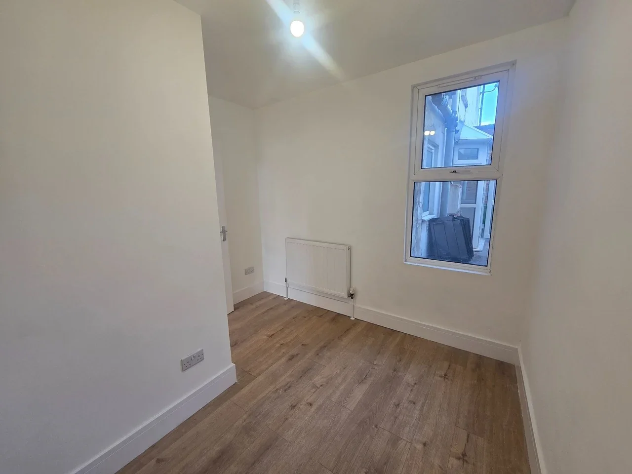 Flat Norbury Road in Greater London