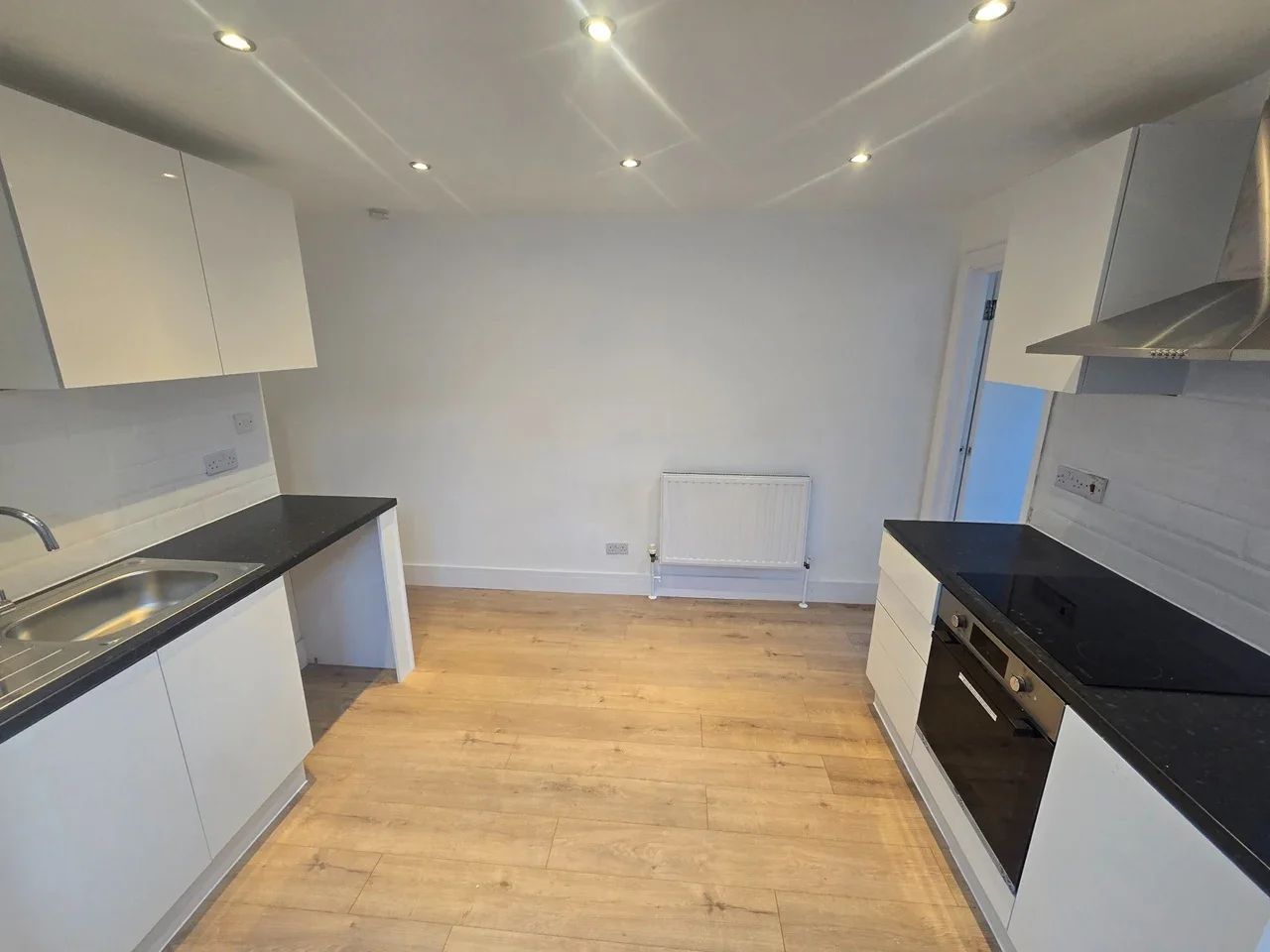 Flat Norbury Road in Greater London