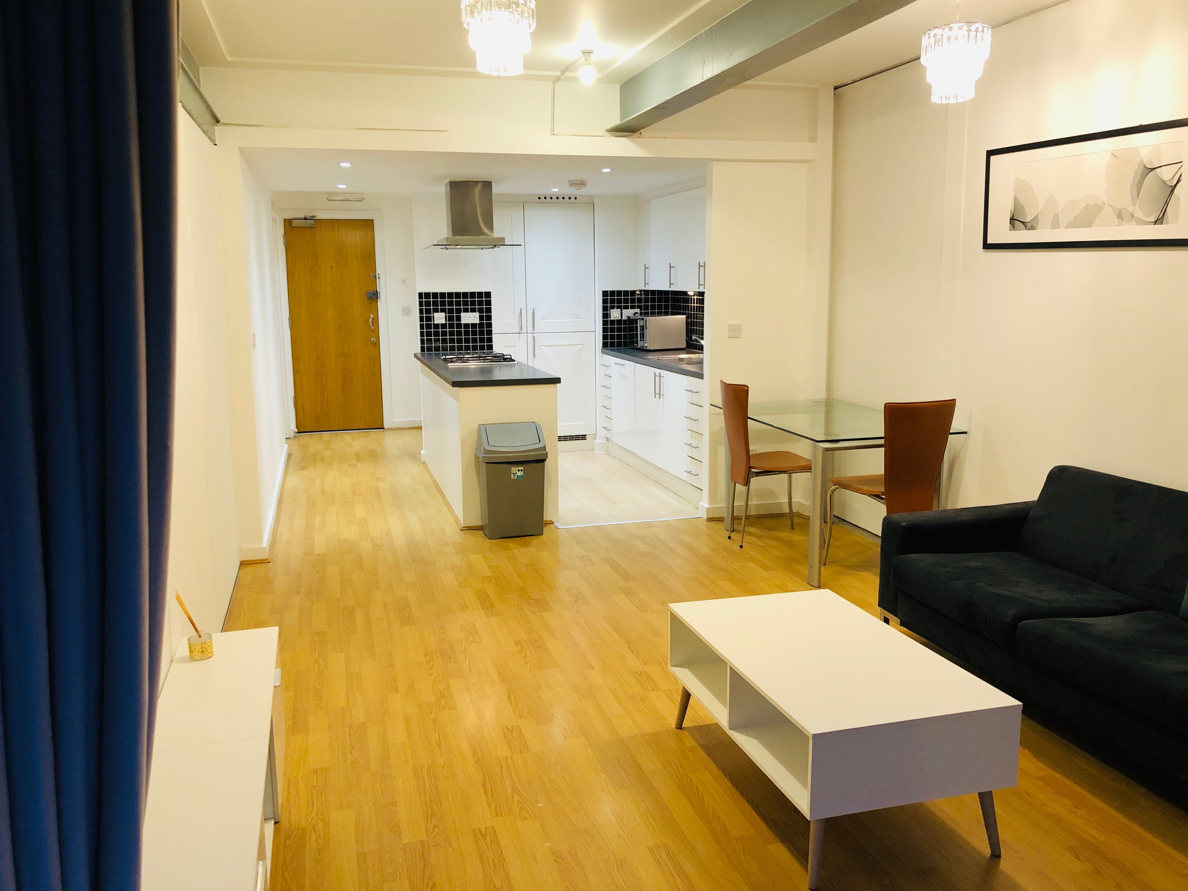Flat Burford Road in Greater London