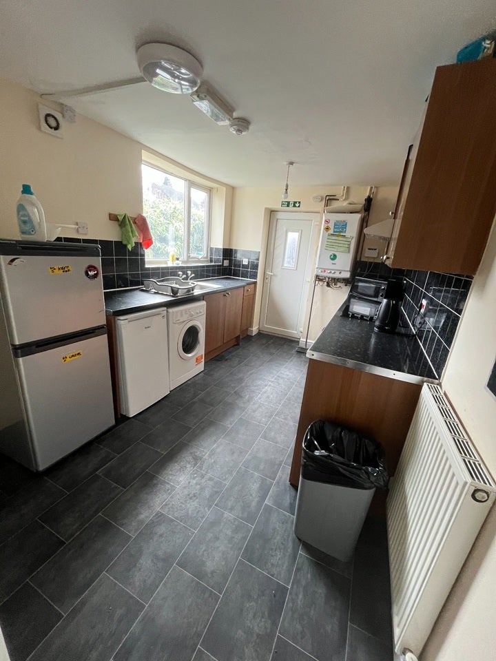 Room Newport Crescent in Mansfield Woodhouse