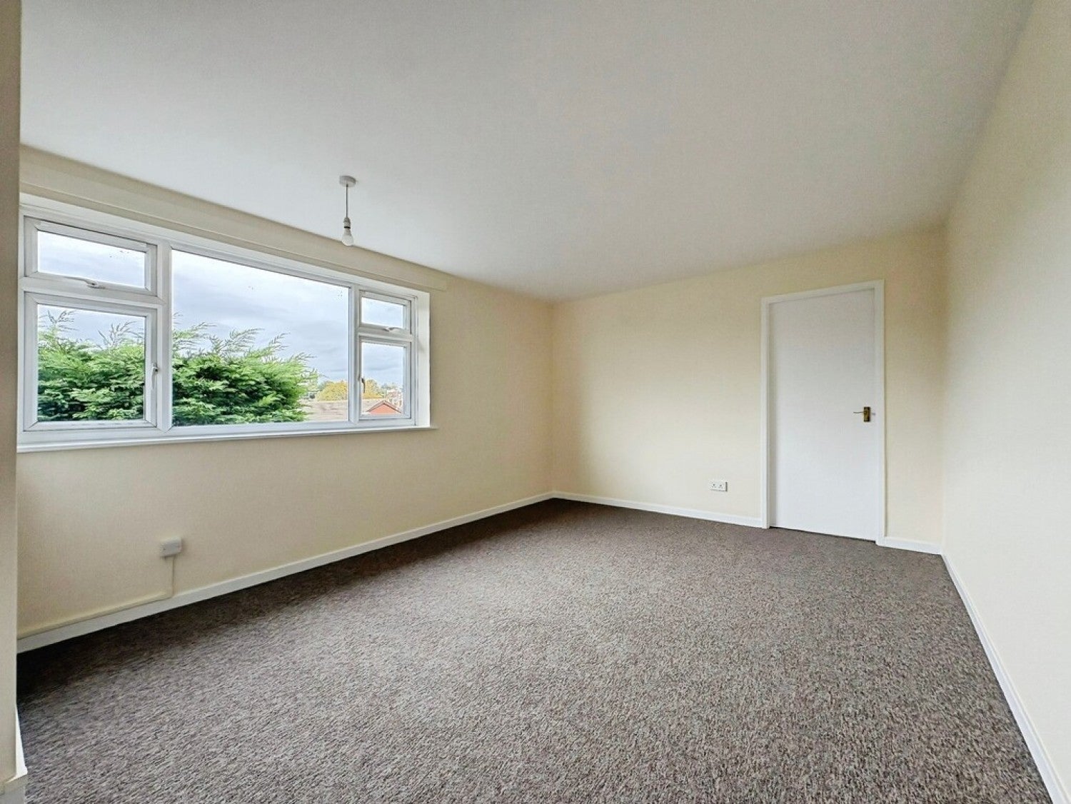 Flat Heathfield Grove in Nottingham