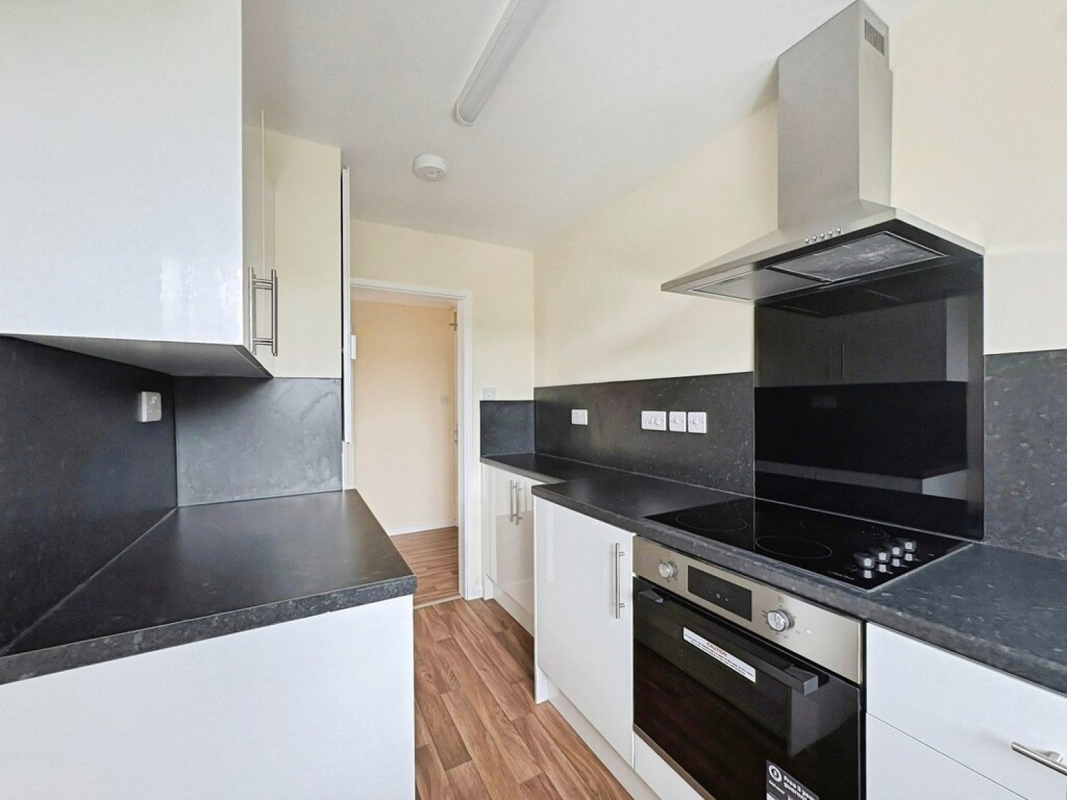 Flat Heathfield Grove in Nottingham