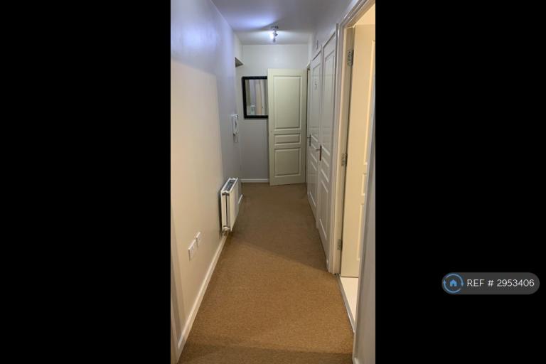 Flat Yew Tree Close in West Suffolk