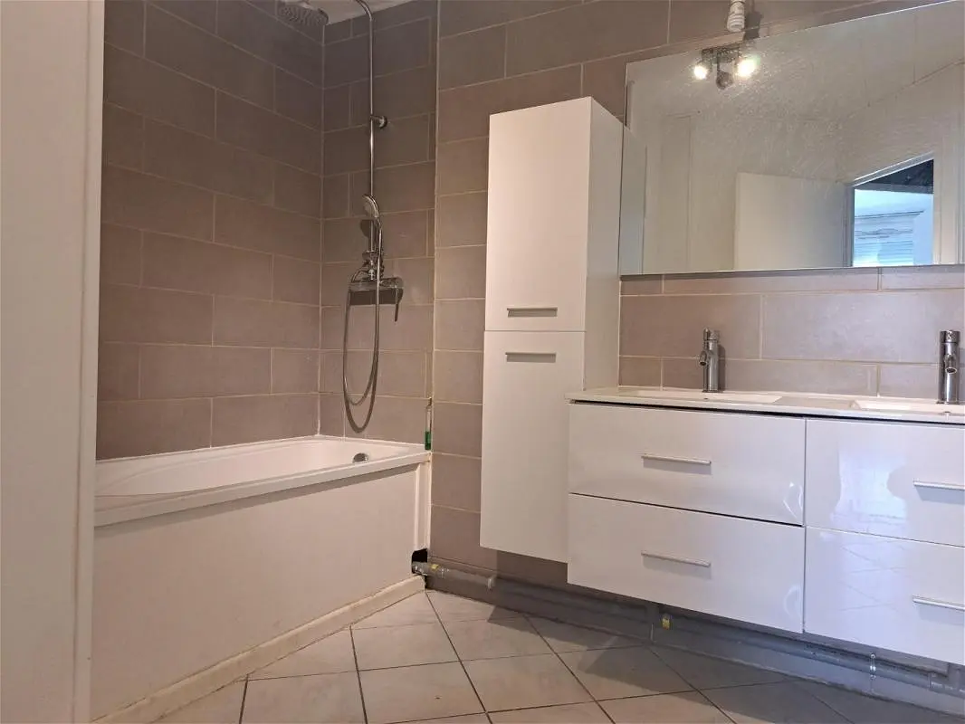 Appartement Place des Écrins à Fontaine