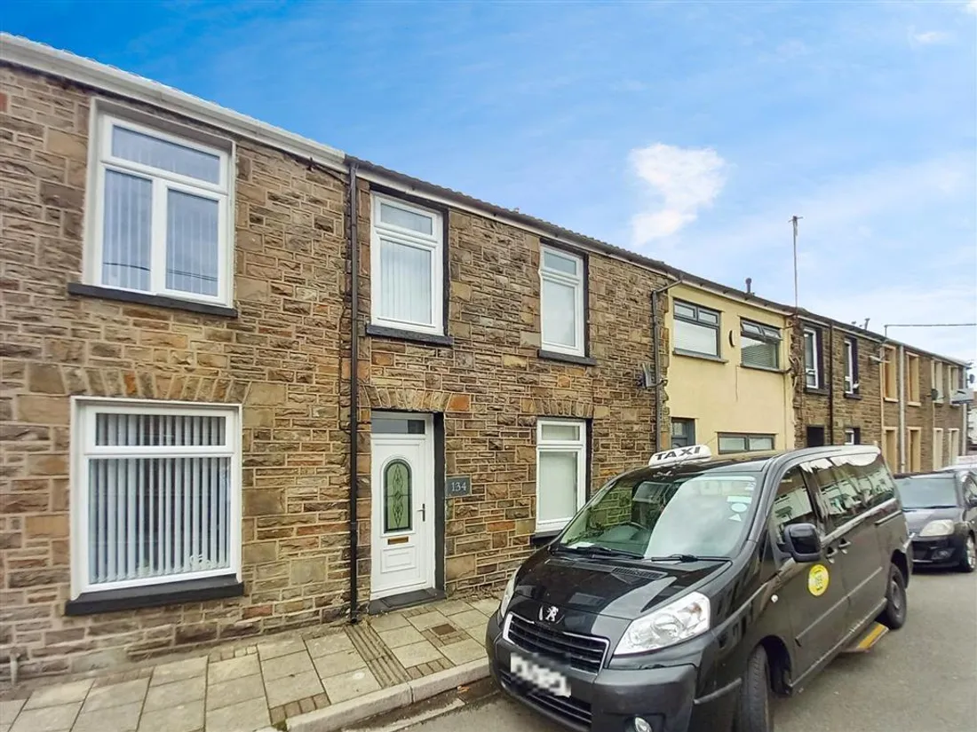 House Glanaman Road in Aberdare