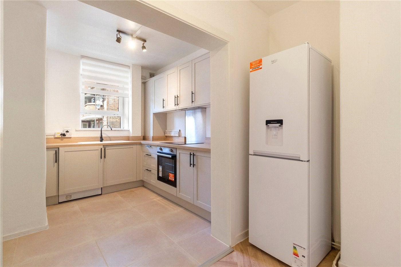 Flat Clarence Road in Greater London