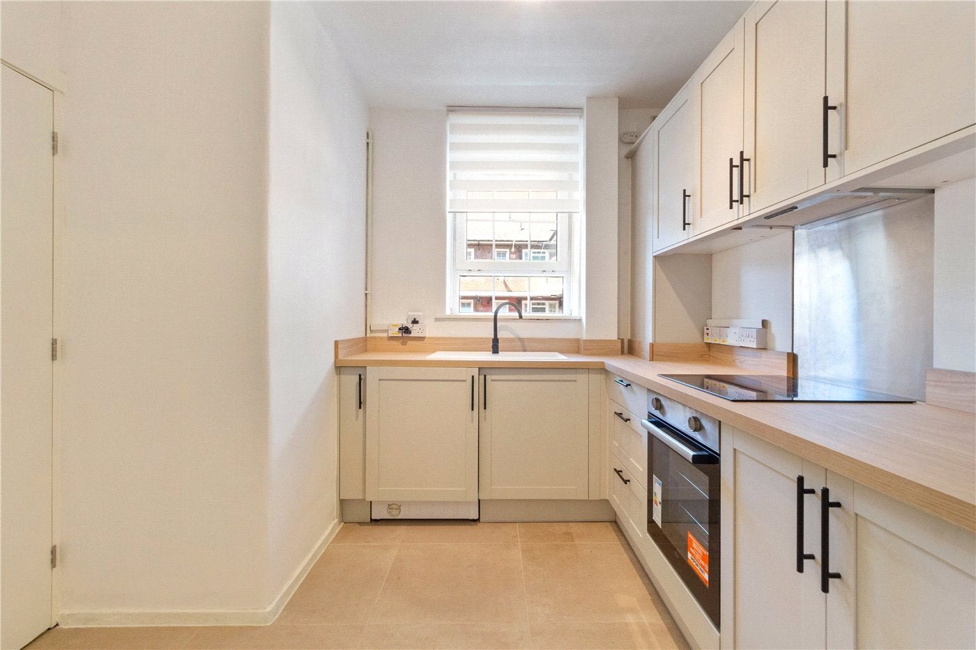 Flat Clarence Road in Greater London
