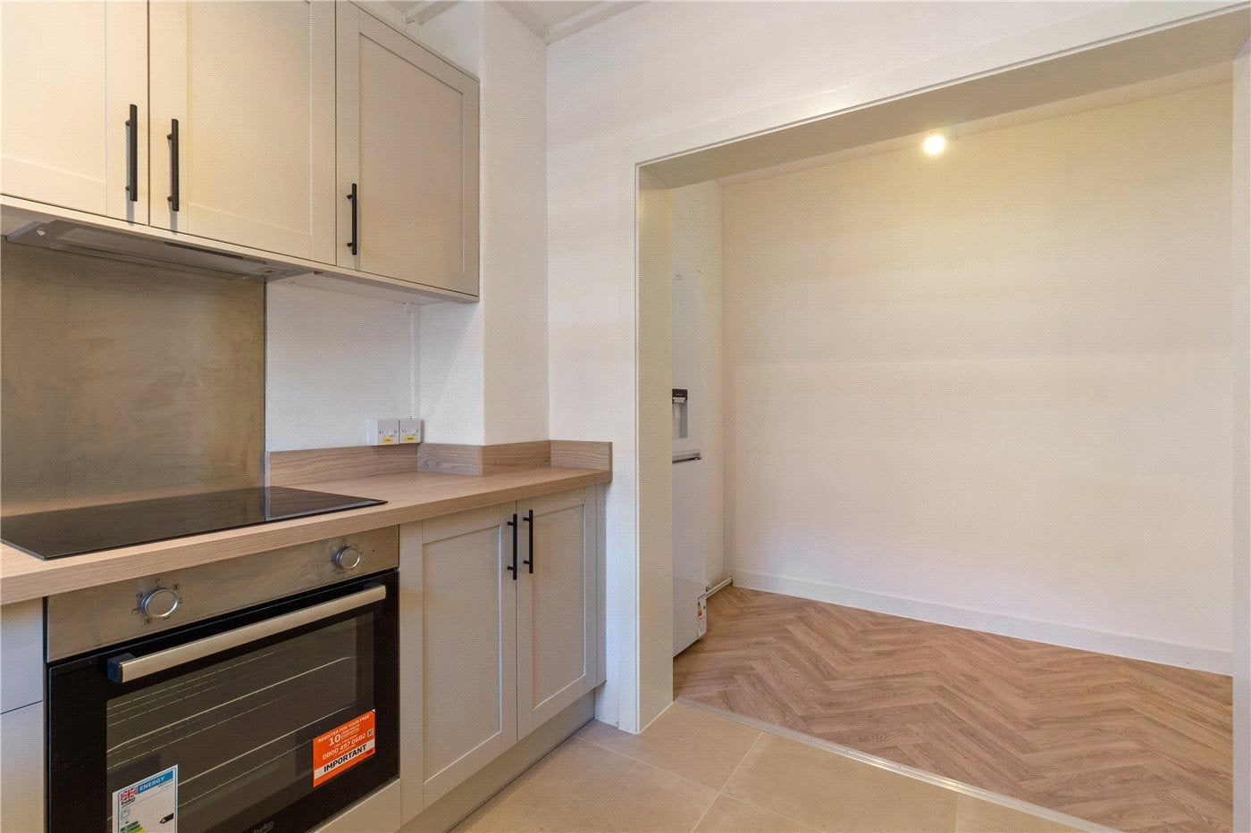 Flat Clarence Road in Greater London