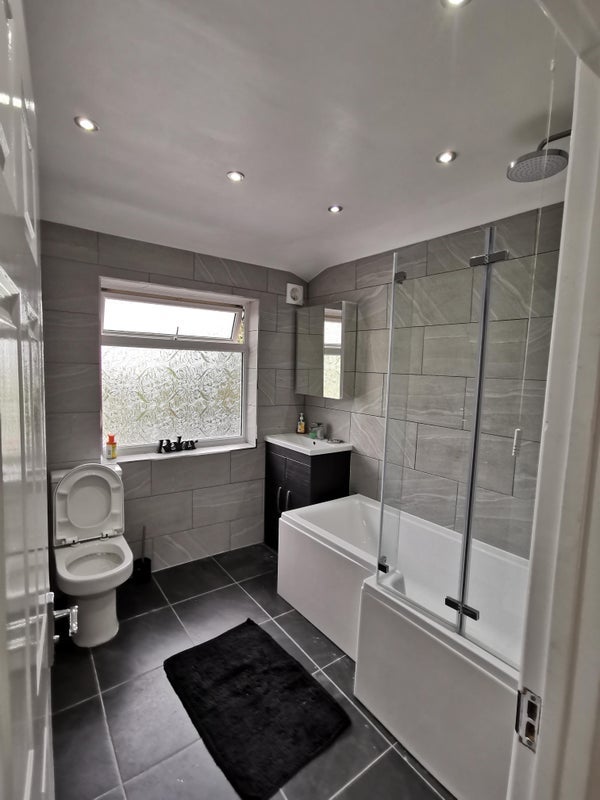 House Hatton Road in Greater London