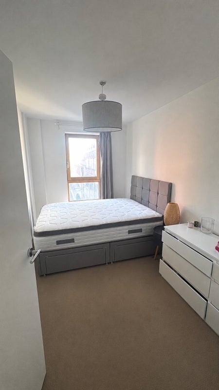 Room Whiston Road in Greater London