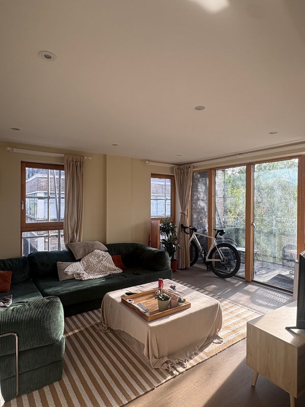 Room Whiston Road in Greater London