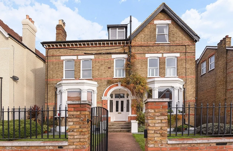 Flat Worple Road in Greater London