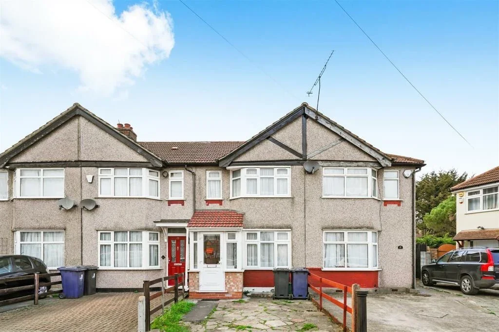 House Kingsmead Drive in Greater London