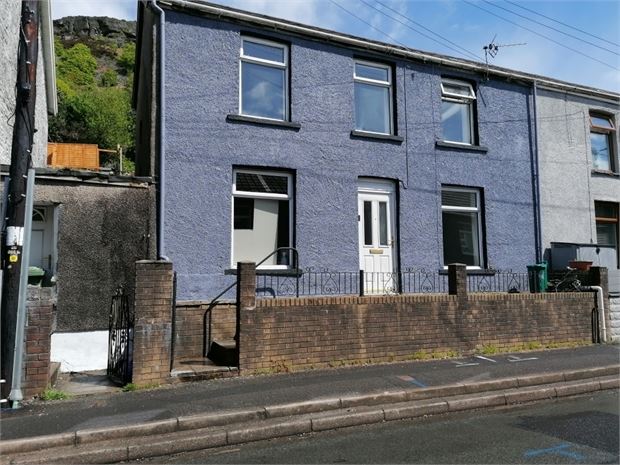 House Edmondstown Road in Tonyrefail