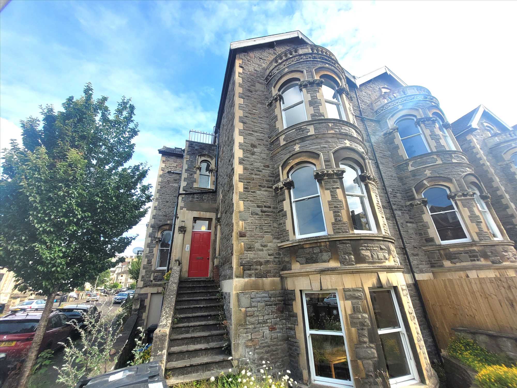 Flat Waverley Road in Bristol