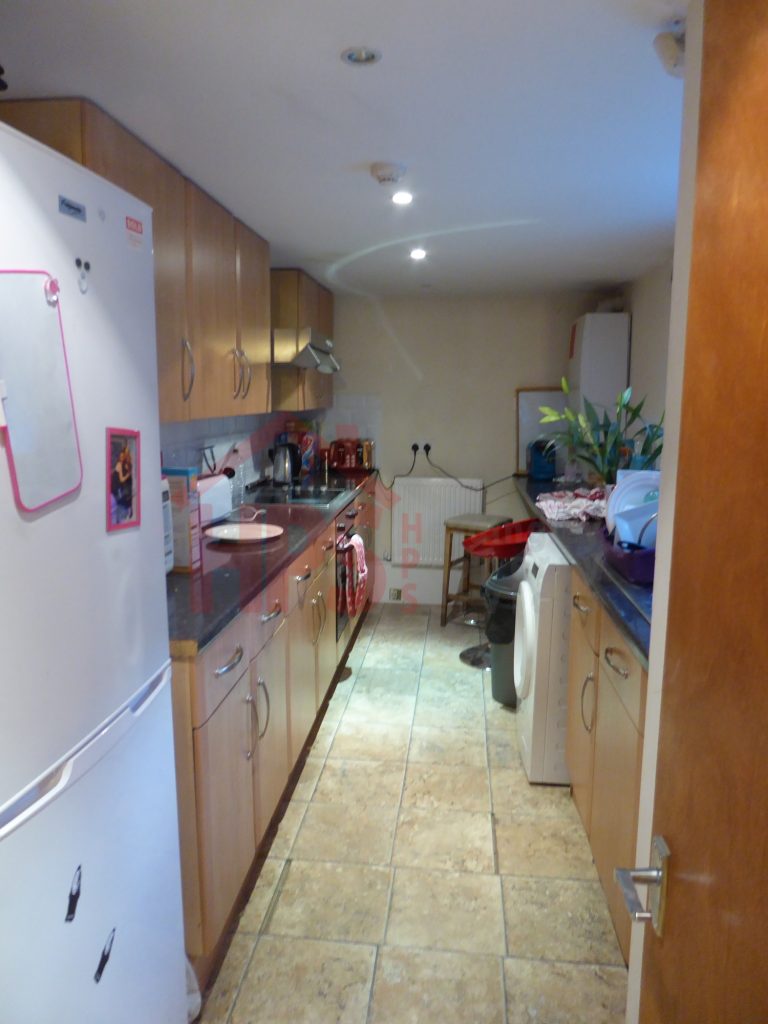 Flat Headingley Avenue in Leeds