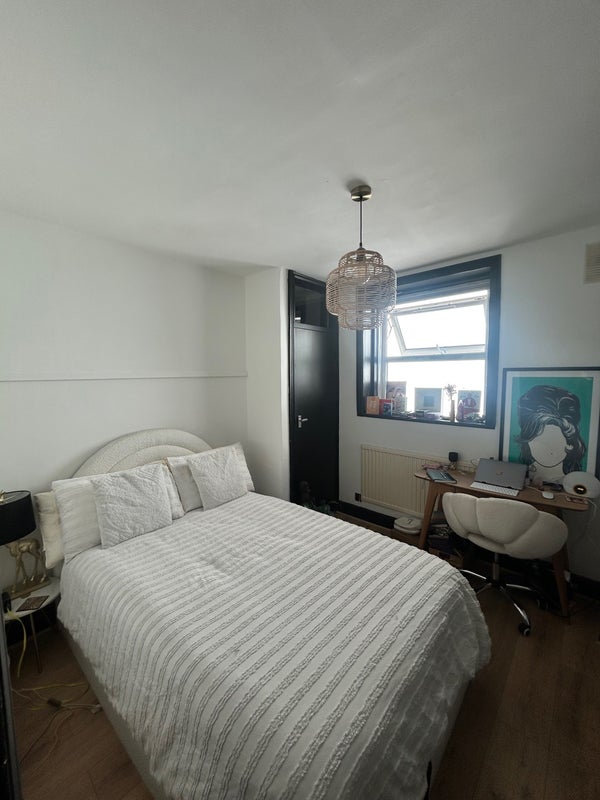 Room Brett Road in Greater London