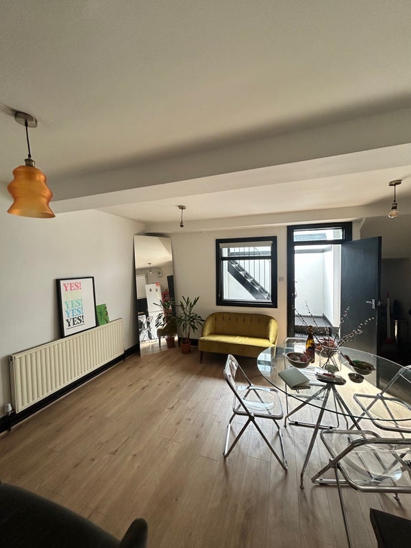 Room Brett Road in Greater London