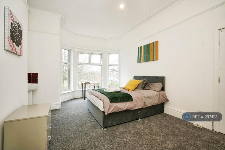 Room Back Crawford Avenue in Bolton