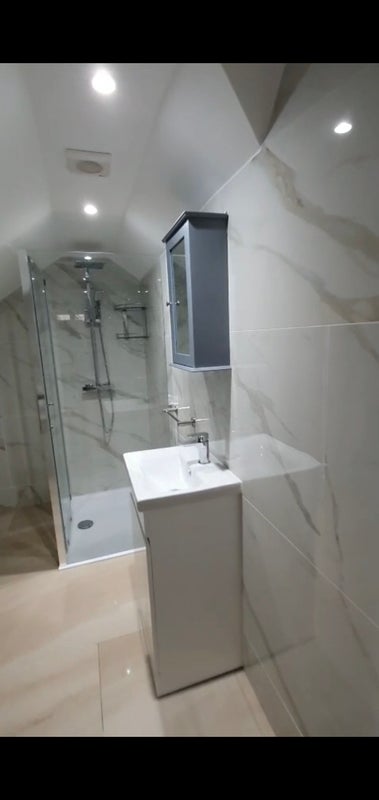 Room Woodpecker Close in Bradford