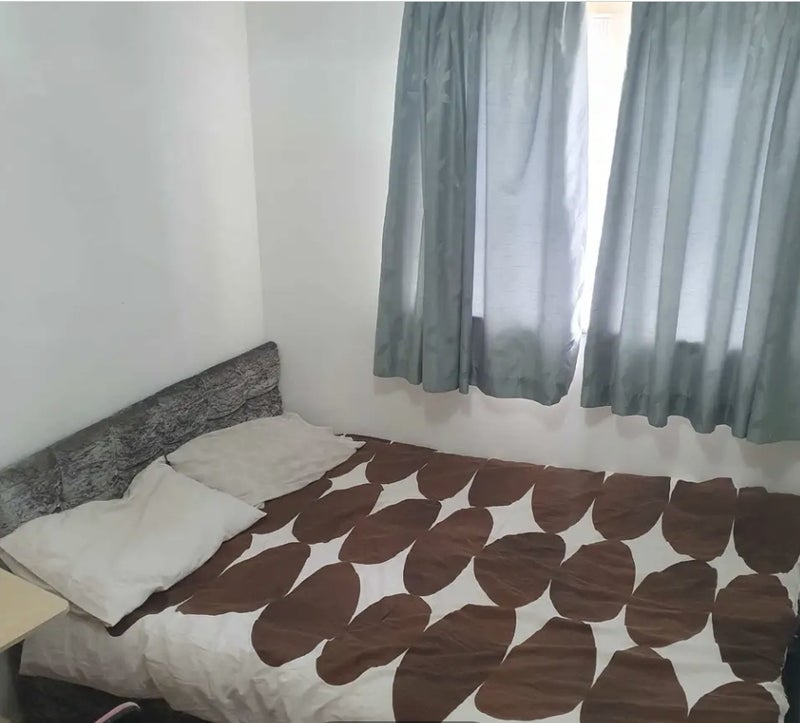 Room Woodpecker Close in Bradford