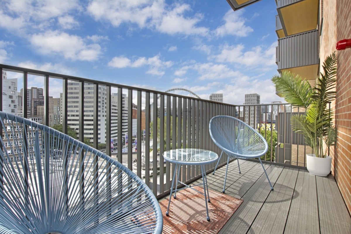 Flat Brook Avenue in Greater London