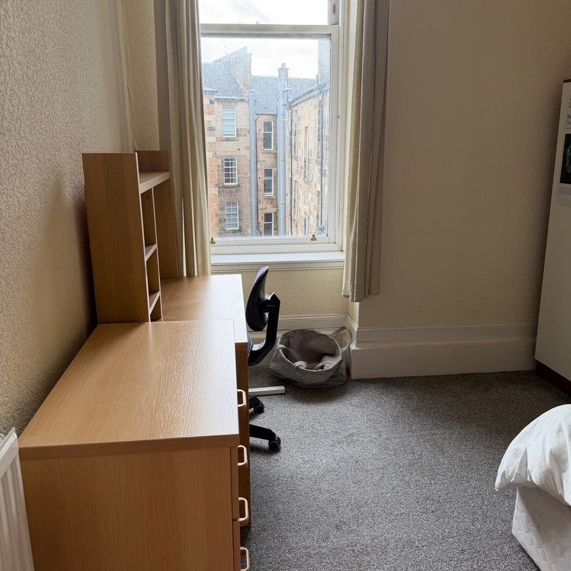 Flat Argyle Street in Glasgow