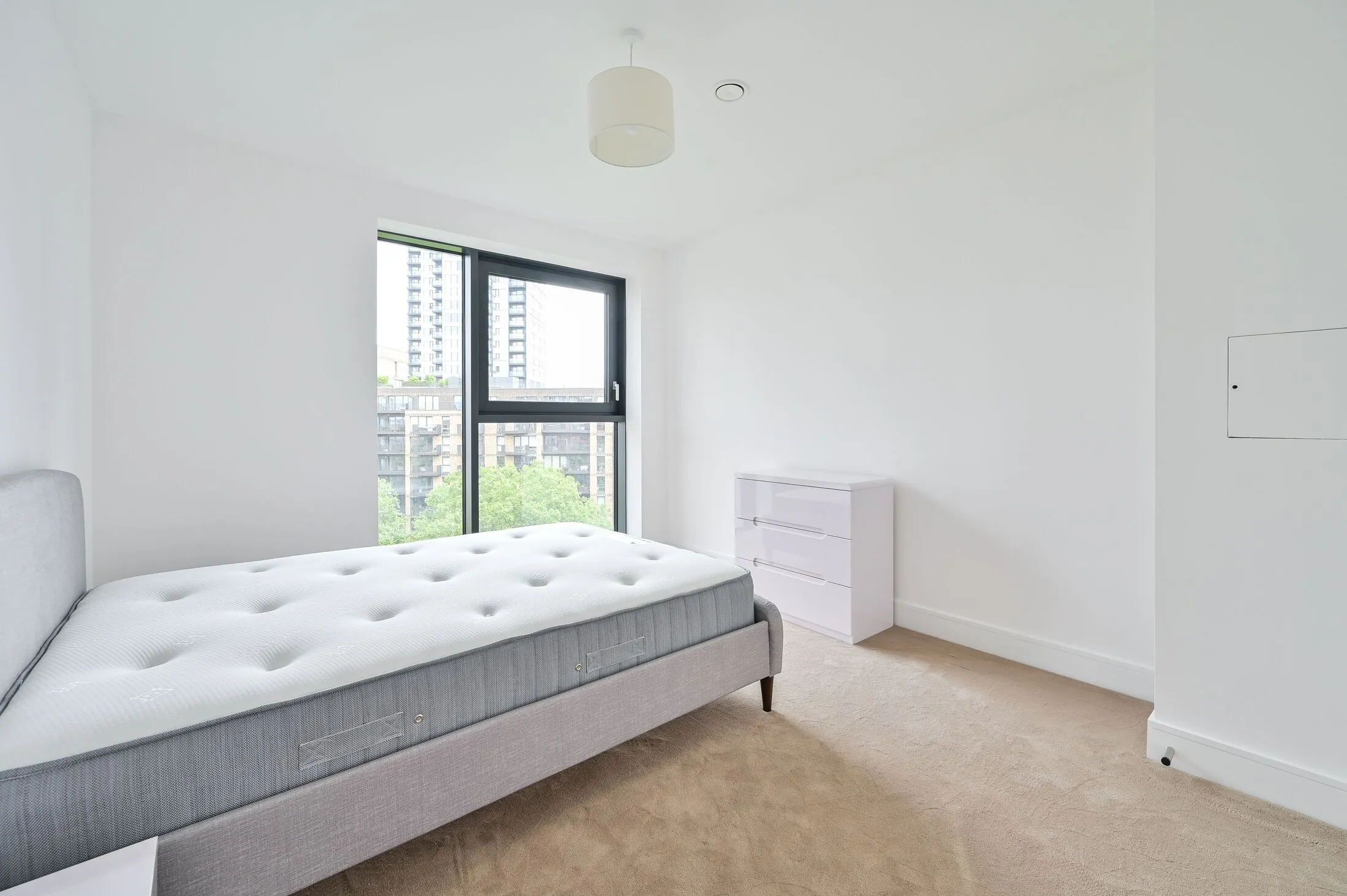 Flat Sayer Street in Greater London