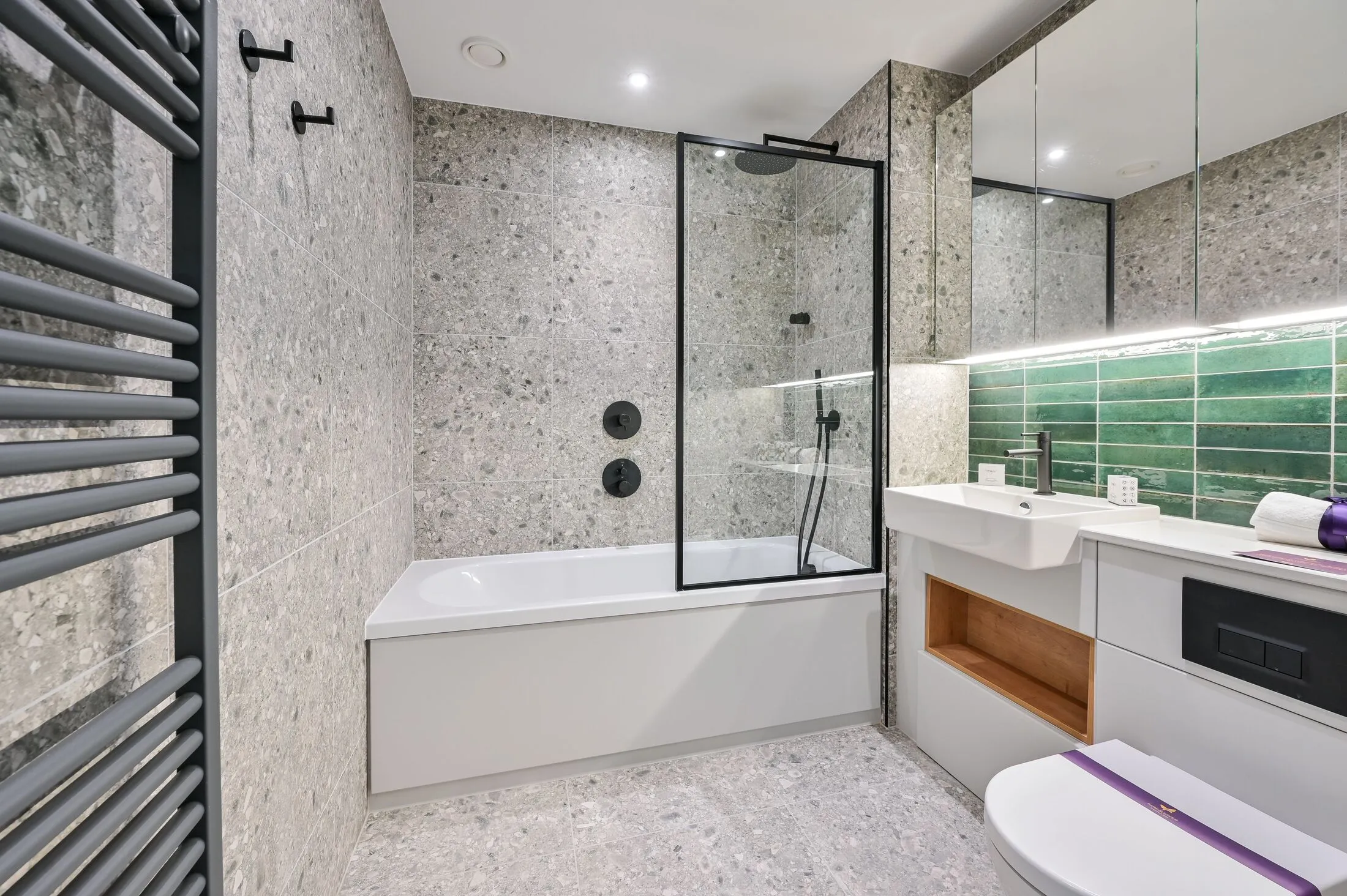 Flat Sayer Street in Greater London